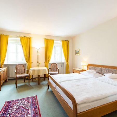 Hotel Leitnerbrau Мондзее Экстерьер фото